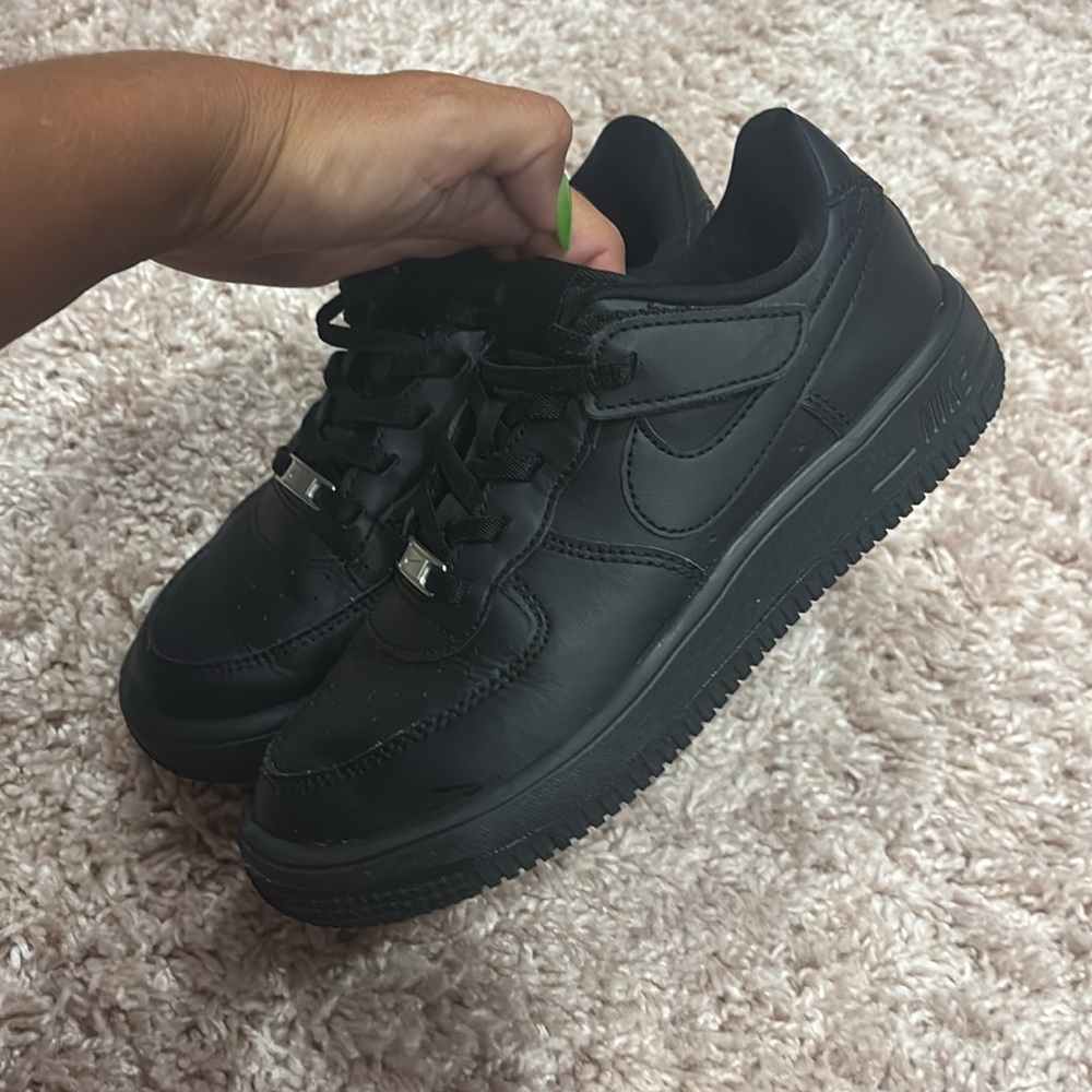 Boys Nike Black Low-Top Sneakers